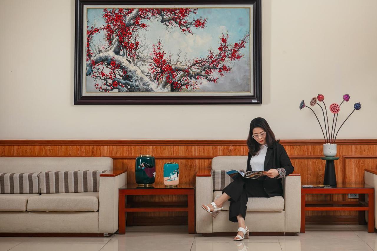 A25 Hotel - 705 Lac Long Quan Ханой Екстериор снимка